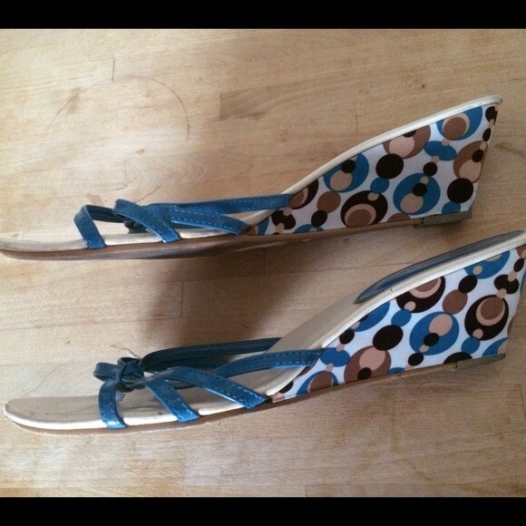 Cute blue dotted wedge heel sandals / shoes - Picture 10 of 12